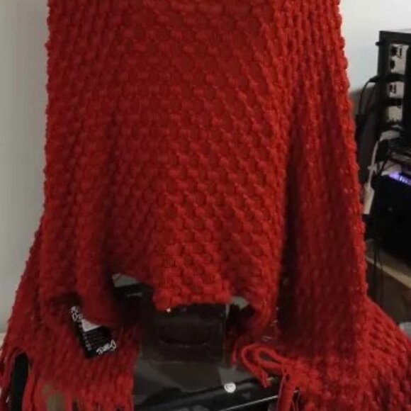 Woman's Red Knited Ponchos - Picture 8 of 8